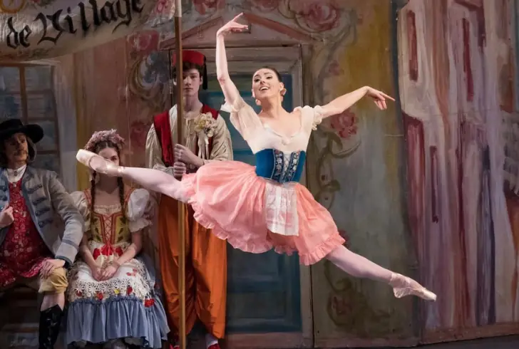 Woman performing "Coppélia" ballet.