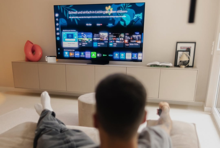 Samsung TV smart home features