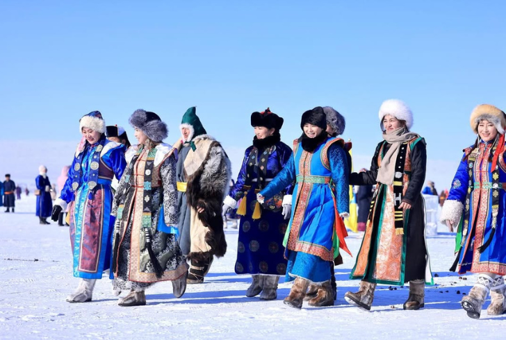 People wearing traditional Mongolian attire