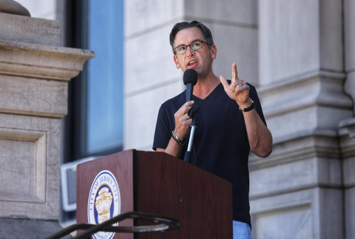 Steven Fulop addresses business leaders