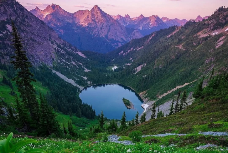 North Cascades mountains and lake