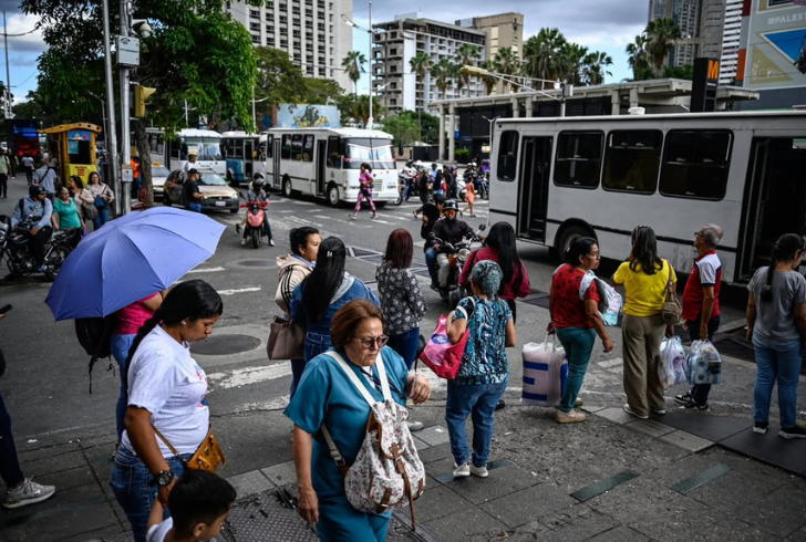 Venezuela Opens Oil Industry to Foreign Investment, Seeks Warmer US ...